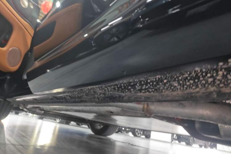 Used IM Zhiji LS8 2026 Model 66 Ultra Tech Flagship Five-Seat Left Side Sill