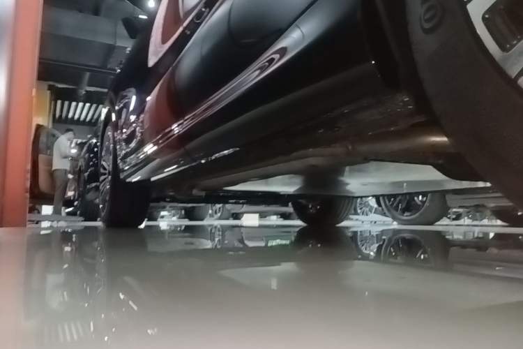 Used IM Zhiji LS8 2026 Model 52 Max+ Tech Flagship Five-Seat Left Side Sill