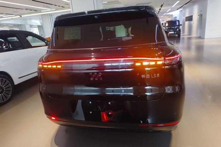 Used IM Zhiji LS8 2026 Model 66 Ultra Luxury Six-Seat Rear