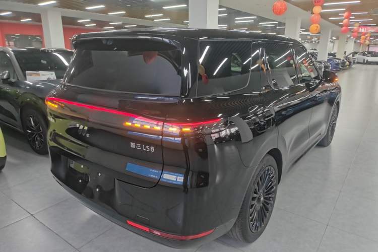 Used IM Zhiji LS8 2026 Model 66 Ultra Tech Flagship Five-Seat Rear Right 45 Deg