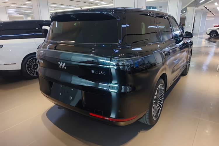 Used IM Zhiji LS8 2026 Model 66 Ultra Luxury Six-Seat Rear Right 45 Deg