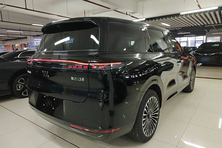 Used IM Zhiji LS8 2026 Model 52 Max+ Tech Flagship Five-Seat Rear Right 45 Deg