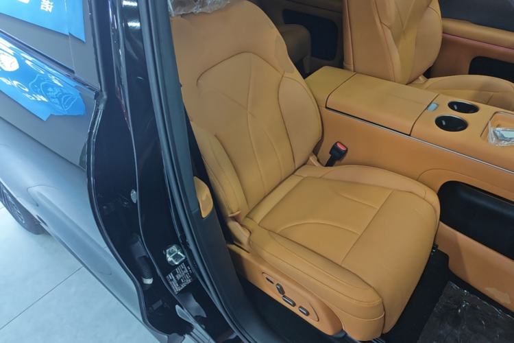 Used IM Zhiji LS8 2026 Model 66 Ultra Tech Flagship Five-Seat Right Front Seat
