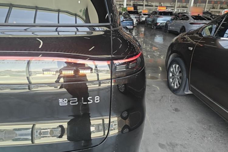 Used IM Zhiji LS8 2026 Model 52 Max+ Luxury Six-Seat Right Rear Taillight