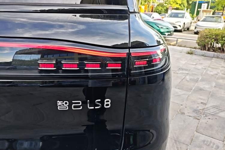Used IM Zhiji LS8 2026 Model 52 Max+ Tech Flagship Five-Seat Right Rear Taillight