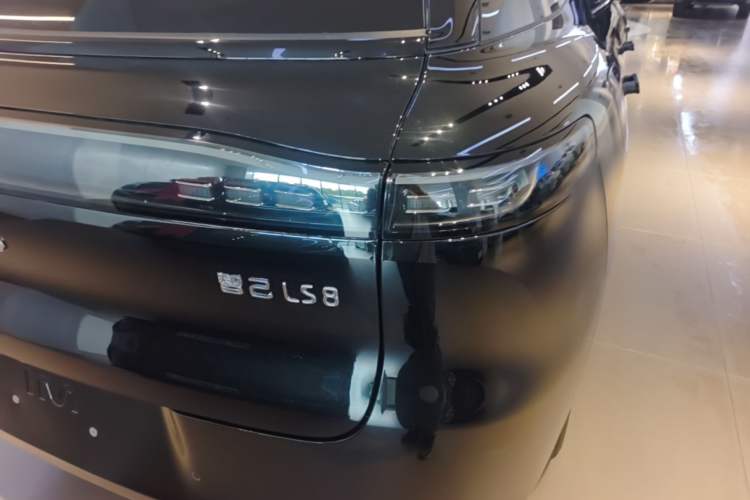 Used IM Zhiji LS8 2026 Model 66 Ultra Luxury Six-Seat Right Rear Taillight