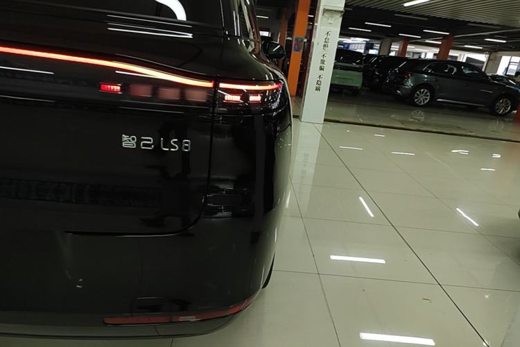 Used IM Zhiji LS8 2026 Model 52 Max+ Tech Flagship Five-Seat Right Rear Taillight
