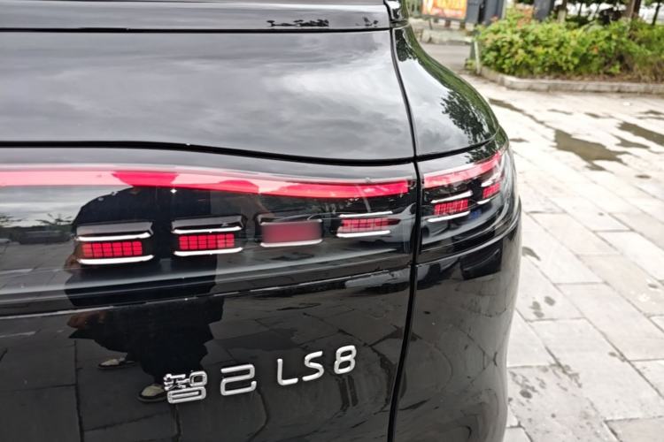 Used IM Zhiji LS8 2026 Model 52 Max+ Tech Flagship Five-Seat Right Rear Taillight
