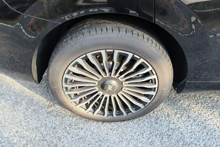 Used IM Zhiji LS8 2026 Model 52 Max+ Tech Flagship Five-Seat Right Rear Wheel Hub
