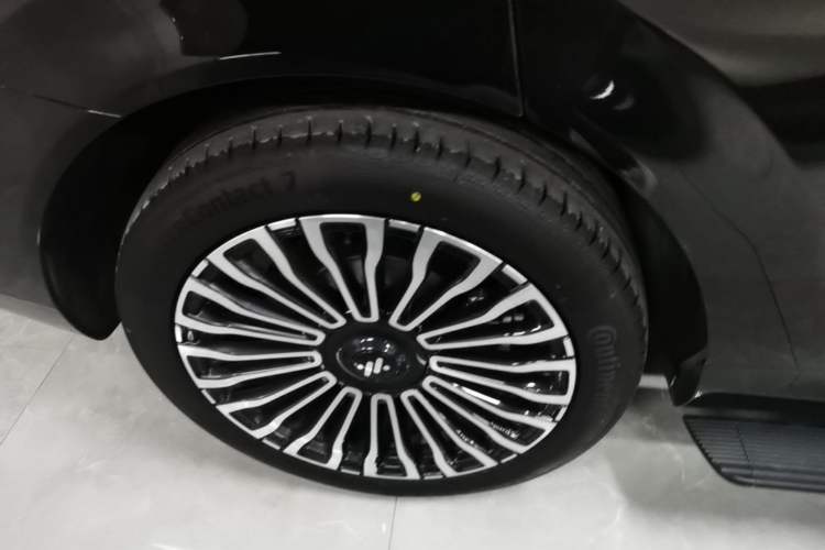 Used IM Zhiji LS8 2026 Model 52 Max+ Tech Flagship Five-Seat Right Rear Wheel Hub