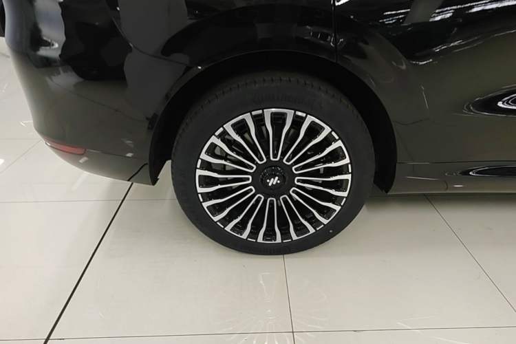 Used IM Zhiji LS8 2026 Model 52 Max+ Tech Flagship Five-Seat Right Rear Wheel Hub