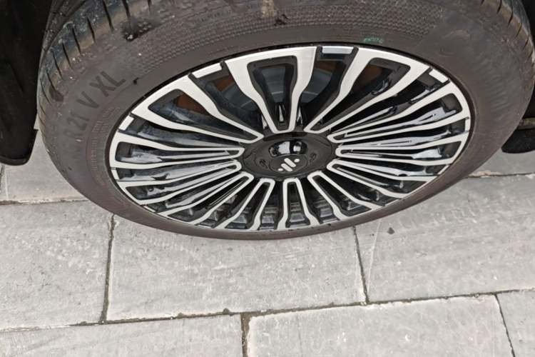 Used IM Zhiji LS8 2026 Model 52 Max+ Tech Flagship Five-Seat Right Rear Wheel Hub