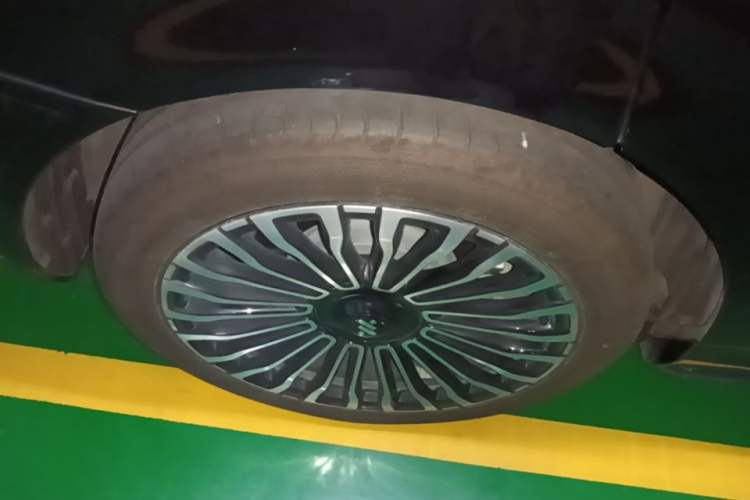 Used IM Zhiji LS8 2026 Model 52 Max+ Tech Flagship Five-Seat Right Rear Wheel Hub