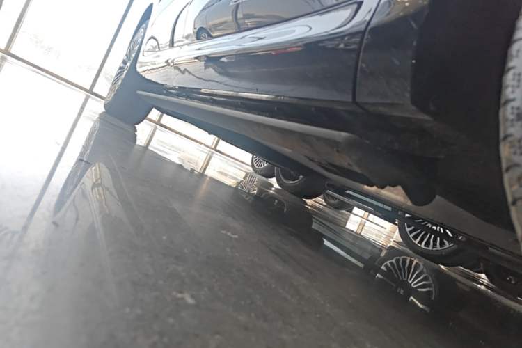 Used IM Zhiji LS8 2026 Model 52 Max+ Luxury Six-Seat Right Side Sill