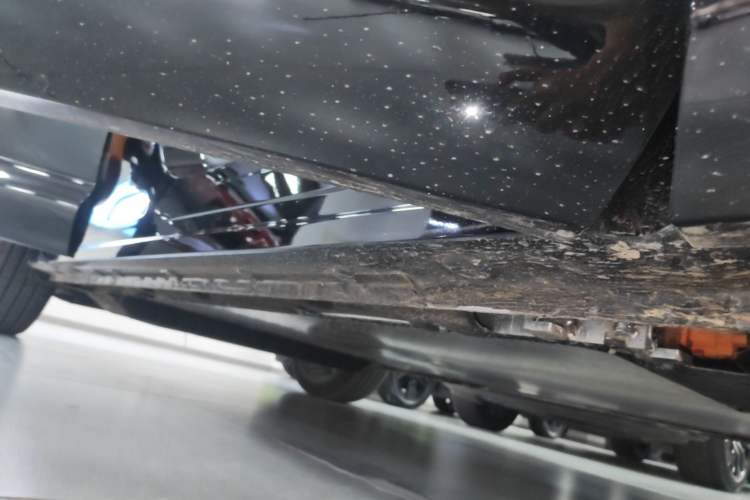Used IM Zhiji LS8 2026 Model 66 Ultra Tech Flagship Five-Seat Right Side Sill