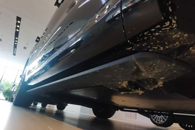Used IM Zhiji LS8 2026 Model 66 Ultra Luxury Six-Seat Right Side Sill