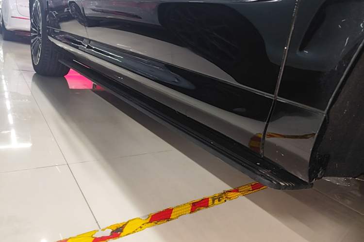 Used IM Zhiji LS8 2026 Model 52 Max+ Luxury Six-Seat Right Side Sill