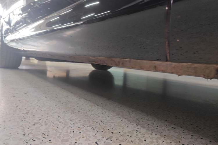 Used IM Zhiji LS8 2026 Model 52 Max+ Luxury Six-Seat Right Side Sill