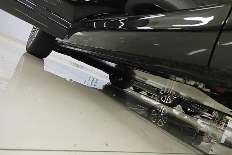 Used IM Zhiji LS8 2026 Model 52 Max+ Tech Flagship Five-Seat Right Side Sill