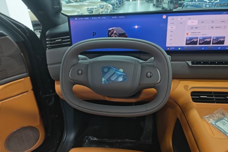 Used IM Zhiji LS8 2026 Model 66 Ultra Tech Flagship Five-Seat Steering Wheel