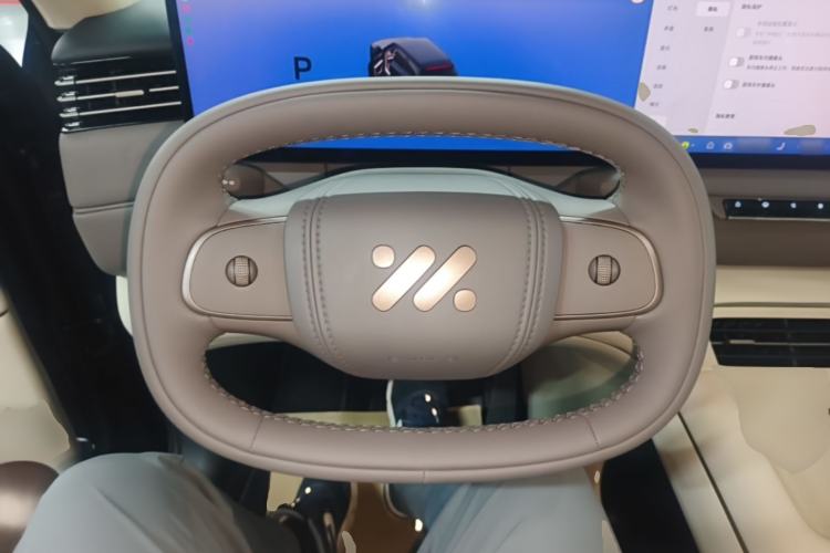 Used IM Zhiji LS8 2026 Model 52 Max+ Tech Flagship Five-Seat Steering Wheel
