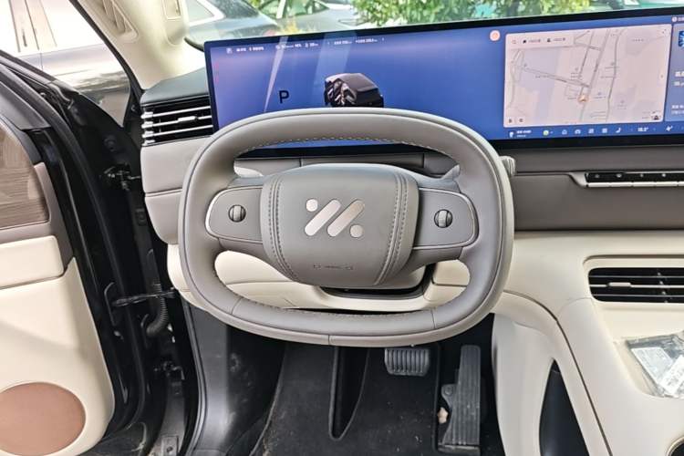 Used IM Zhiji LS8 2026 Model 52 Max+ Tech Flagship Five-Seat Steering Wheel