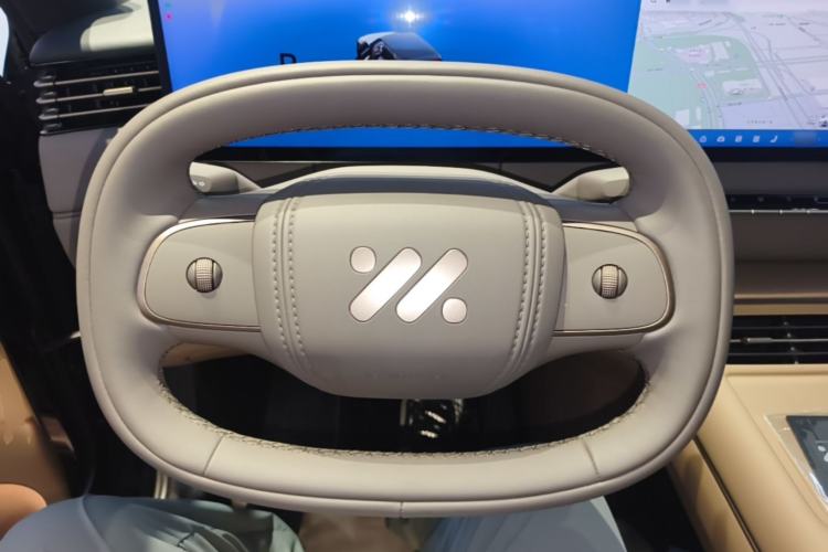 Used IM Zhiji LS8 2026 Model 66 Ultra Luxury Six-Seat Steering Wheel