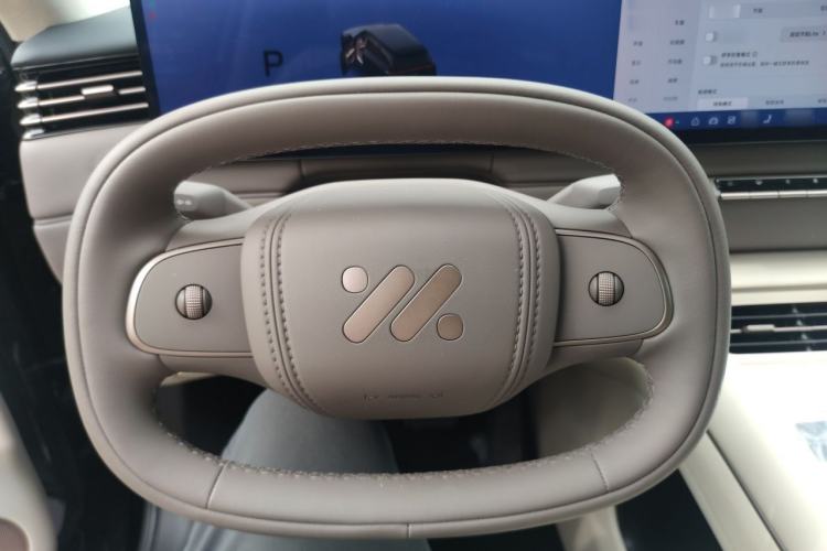 Used IM Zhiji LS8 2026 Model 52 Max+ Tech Flagship Five-Seat Steering Wheel