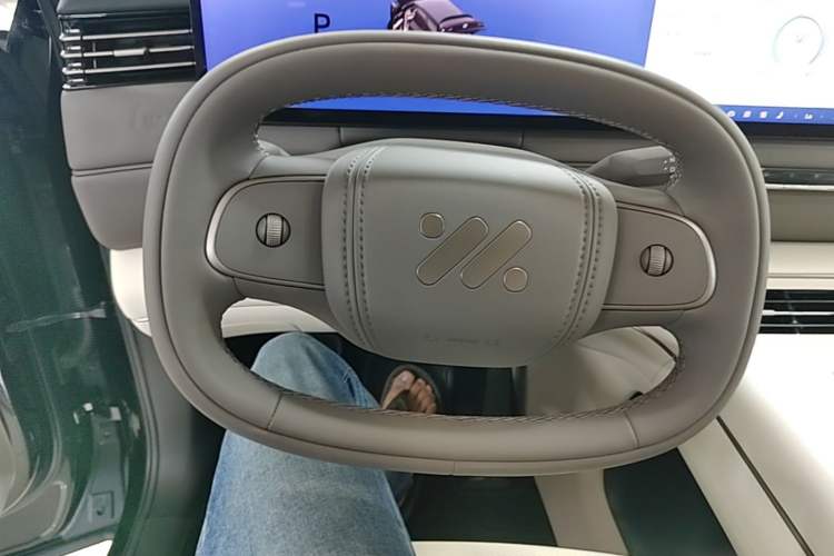 Used IM Zhiji LS8 2026 Model 52 Max+ Tech Flagship Five-Seat Steering Wheel