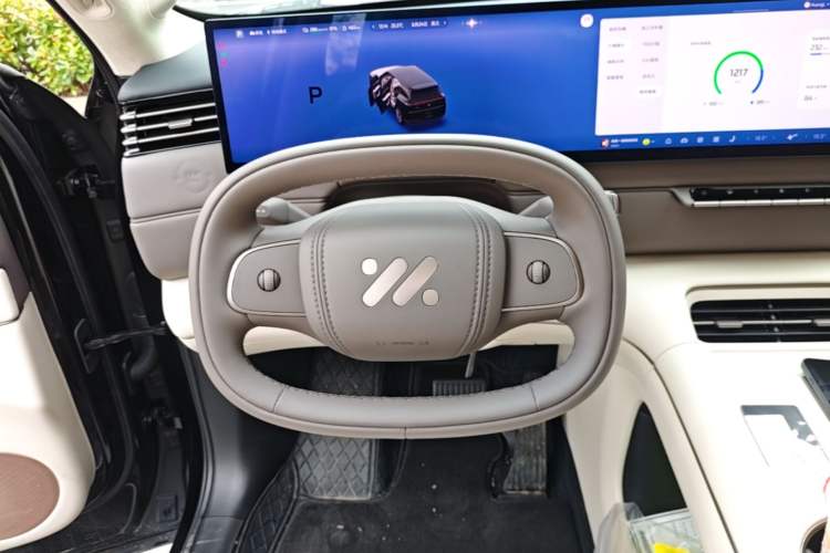 Used IM Zhiji LS8 2026 Model 52 Max+ Tech Flagship Five-Seat Steering Wheel