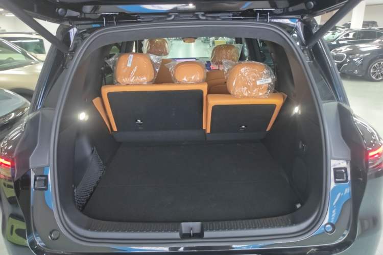 Used IM Zhiji LS8 2026 Model 66 Ultra Tech Flagship Five-Seat Trunk