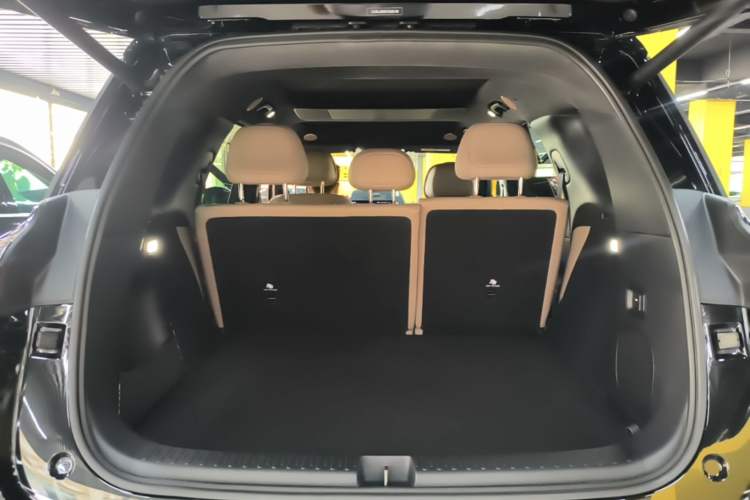 Used IM Zhiji LS8 2026 Model 66 Ultra Tech Flagship Five-Seat Trunk