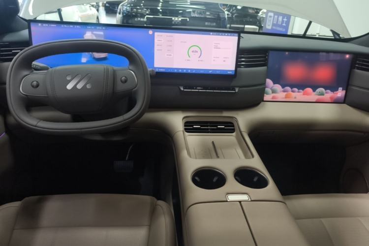 Used IM Zhiji LS8 2026 Model 66 Ultra Tech Flagship Five-Seat Center Console