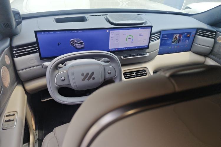 Used IM Zhiji LS8 2026 Model 66 Ultra Tech Flagship Five-Seat Center Console