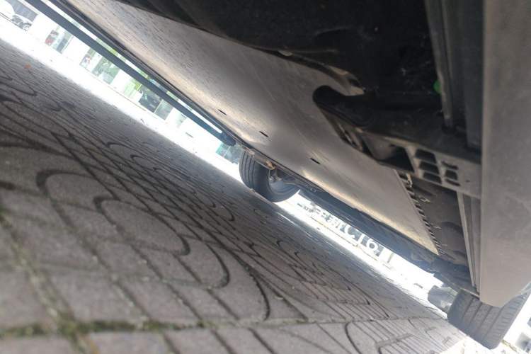 Used IM Zhiji LS8 2026 Model 66 Ultra Tech Flagship Five-Seat Chassis Rear Right