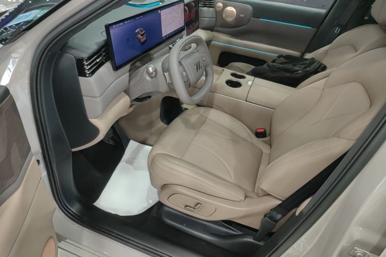 Used IM Zhiji LS8 2026 Model 66 Ultra Tech Flagship Five-Seat Driver Seat