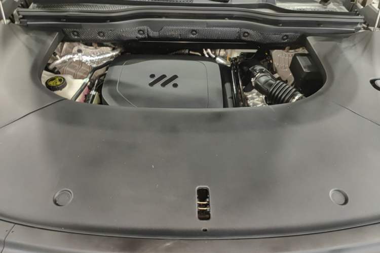 Used IM Zhiji LS8 2026 Model 66 Ultra Tech Flagship Five-Seat Engine Bay