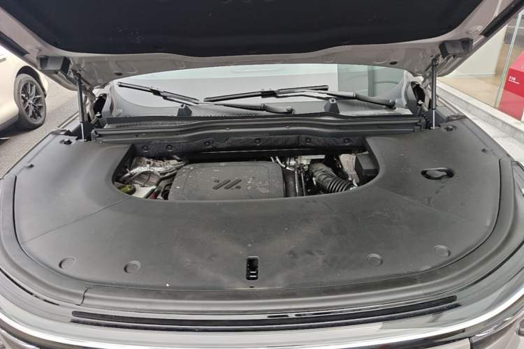 Used IM Zhiji LS8 2026 Model 66 Ultra Tech Flagship Five-Seat Engine Bay
