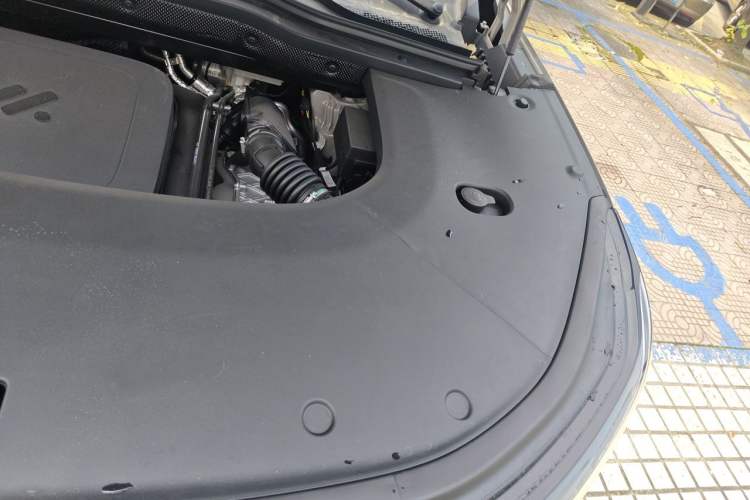 Used IM Zhiji LS8 2026 Model 66 Ultra Tech Flagship Five-Seat Engine Bay Left