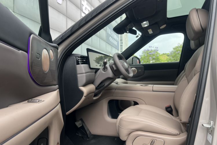 Used IM Zhiji LS8 2026 Model 66 Ultra Tech Flagship Five-Seat Interior 2