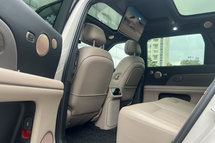 Used IM Zhiji LS8 2026 Model 66 Ultra Tech Flagship Five-Seat Interior 3