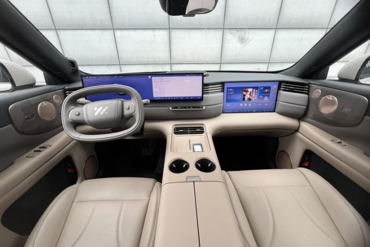 Used IM Zhiji LS8 2026 Model 66 Ultra Tech Flagship Five-Seat Interior 4