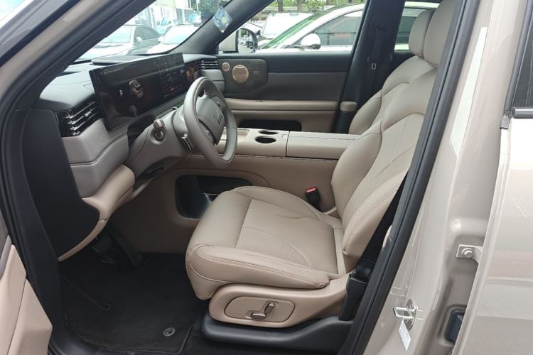 Used IM Zhiji LS8 2026 Model 66 Ultra Tech Flagship Five-Seat Left Front Seat