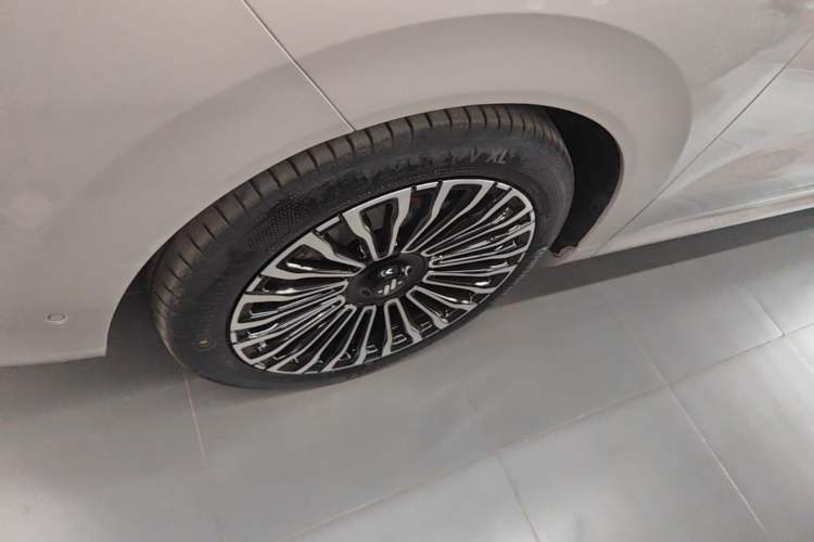 Used IM Zhiji LS8 2026 Model 52 Max+ Luxury Six-Seat Left Front Wheel Hub