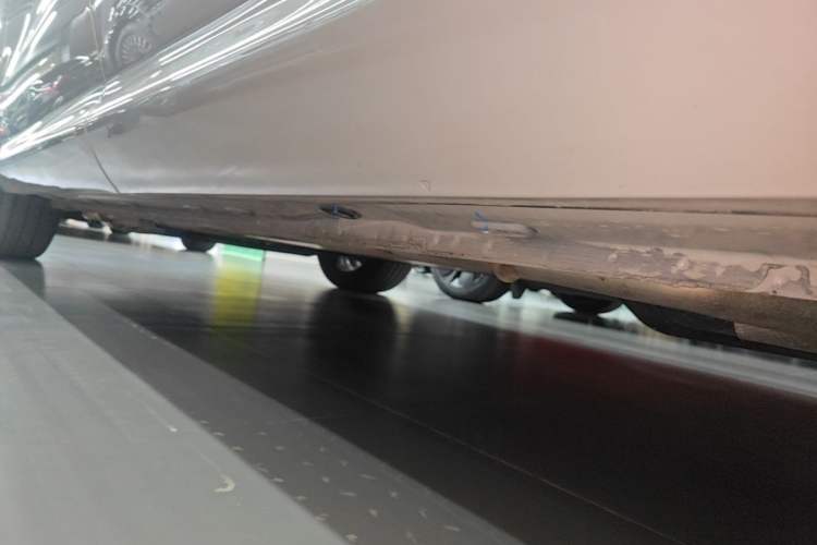Used IM Zhiji LS8 2026 Model 52 Max+ Luxury Six-Seat Left Side Sill