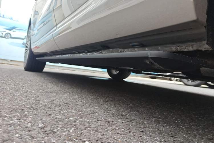 Used IM Zhiji LS8 2026 Model 66 Ultra Tech Flagship Five-Seat Left Side Sill