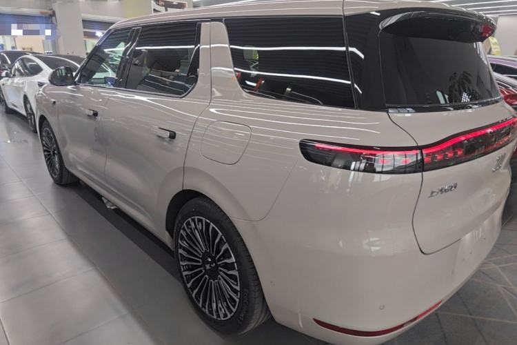 Used IM Zhiji LS8 2026 Model 52 Max+ Luxury Six-Seat Rear Left 45 Deg