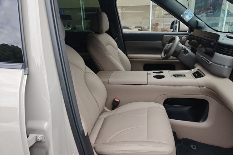 Used IM Zhiji LS8 2026 Model 66 Ultra Tech Flagship Five-Seat Right Front Seat