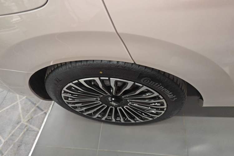 Used IM Zhiji LS8 2026 Model 52 Max+ Luxury Six-Seat Right Rear Wheel Hub