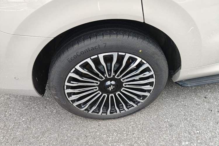 Used IM Zhiji LS8 2026 Model 66 Ultra Tech Flagship Five-Seat Right Rear Wheel Hub